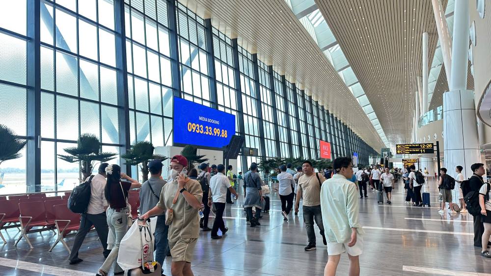 Nhà ga T3 những ngày sát lễ đông đúc hành khách. Ảnh: Anh Tú