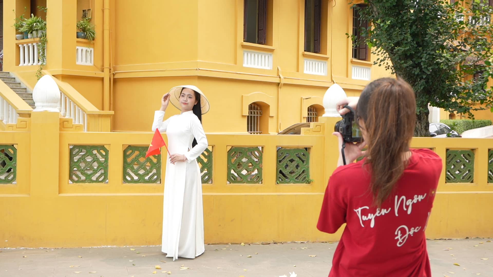 Những khung hình giản dị góp phần lan tỏa tinh thần yêu nước. Ảnh: Trang Anh