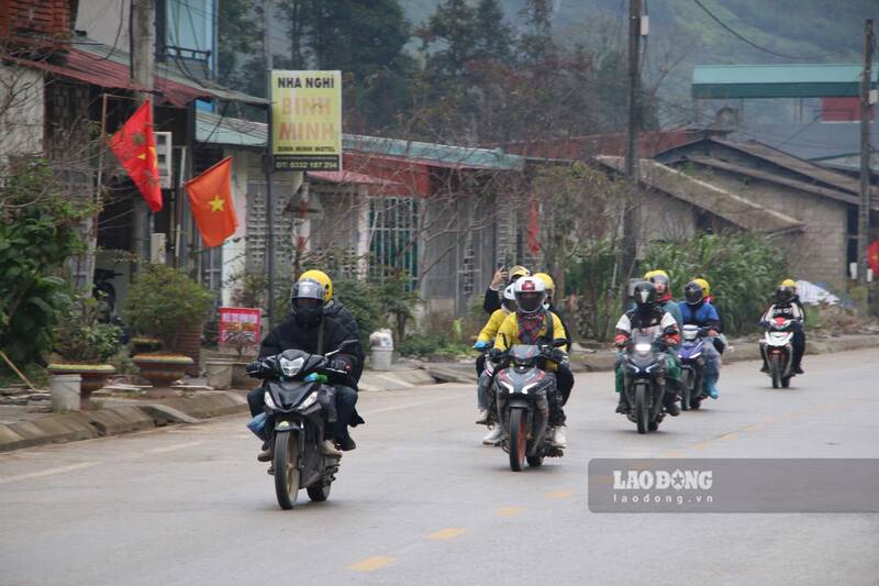 Địa phương sẽ siết chặt quản lý các tour chở khách lên vùng cao. Ảnh: Việt Bắc