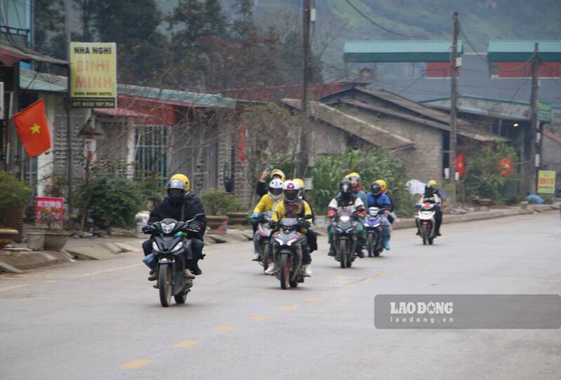 Tuyen Quang tightens management of motorbike tours to the highlands. Photo: Viet Bac