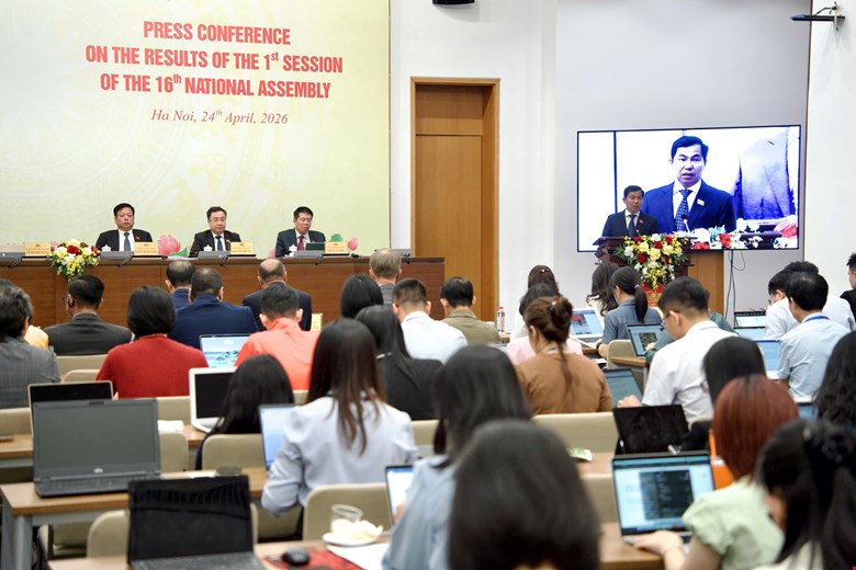 Quang cảnh họp báo sáng 24.4. Ảnh: Media Quốc hội