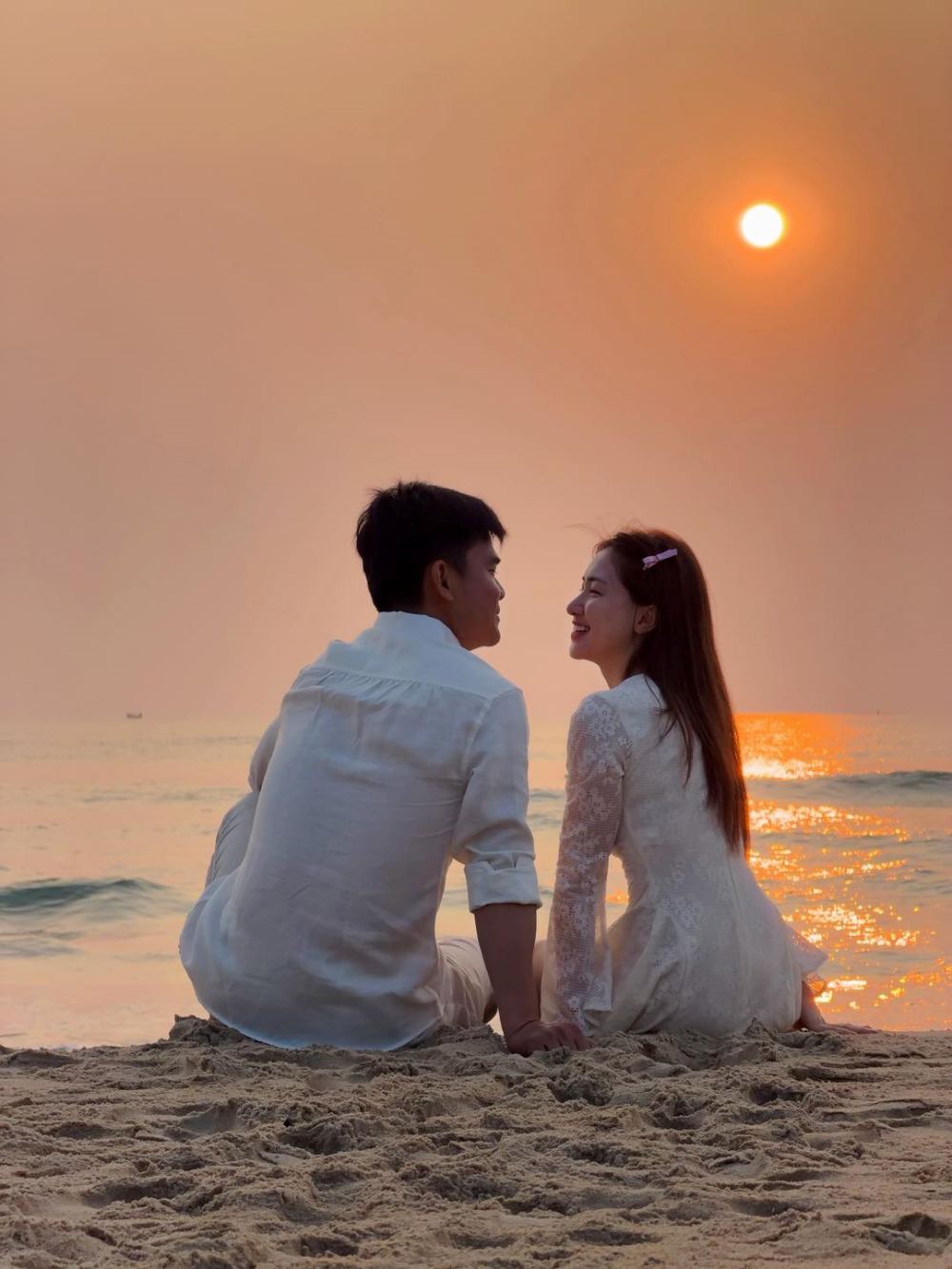 Nữ ca sĩ chuộng trang phục tôn dáng khi đi du lịch. Ảnh: NVCC