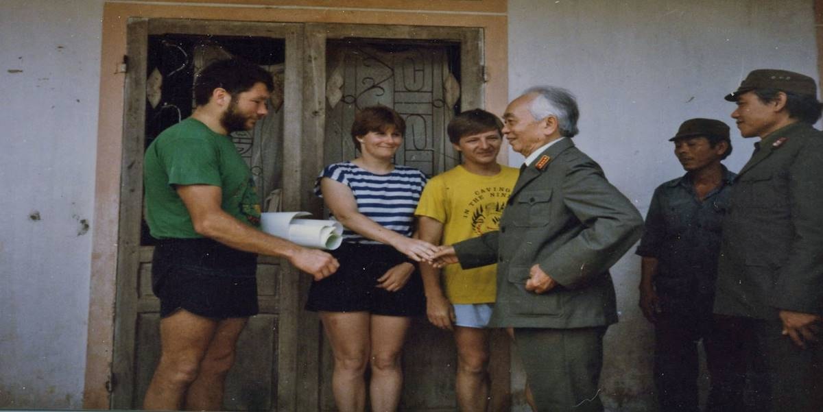 Gặp gỡ Đại tướng Võ Nguyên Giáp 1992. Ảnh: Oxalis Adventure