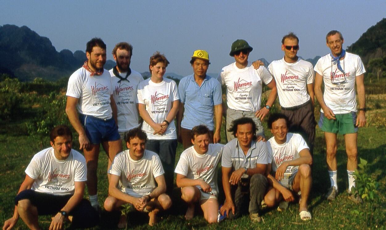Đoàn thám hiểm những năm 1990. Ảnh: Oxalis Adventure 