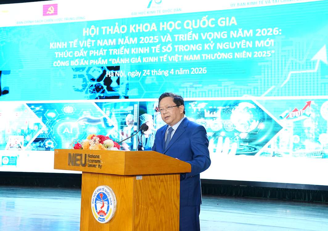 TS. Nguyễn Đức Hiển nhấn mạnh các chương trình hỗ trợ chuyển đổi số cho doanh nghiệp nhỏ và vừa, hỗ trợ doanh nghiệp vươn ra thị trường quốc tế cần thay đổi cách tiếp cận. Ảnh: Thạch Lam 