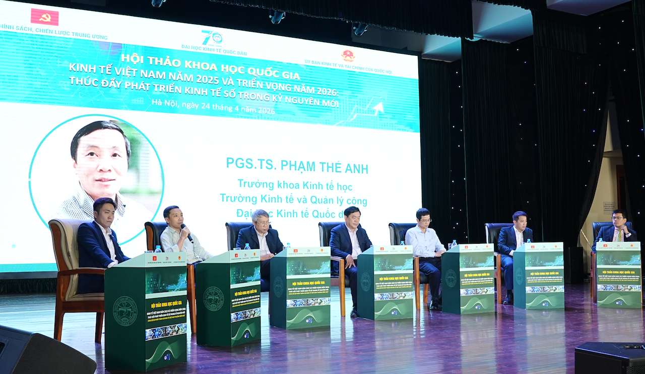 Phiên thảo luận của Hội thảo. Ảnh: Thạch Lam 