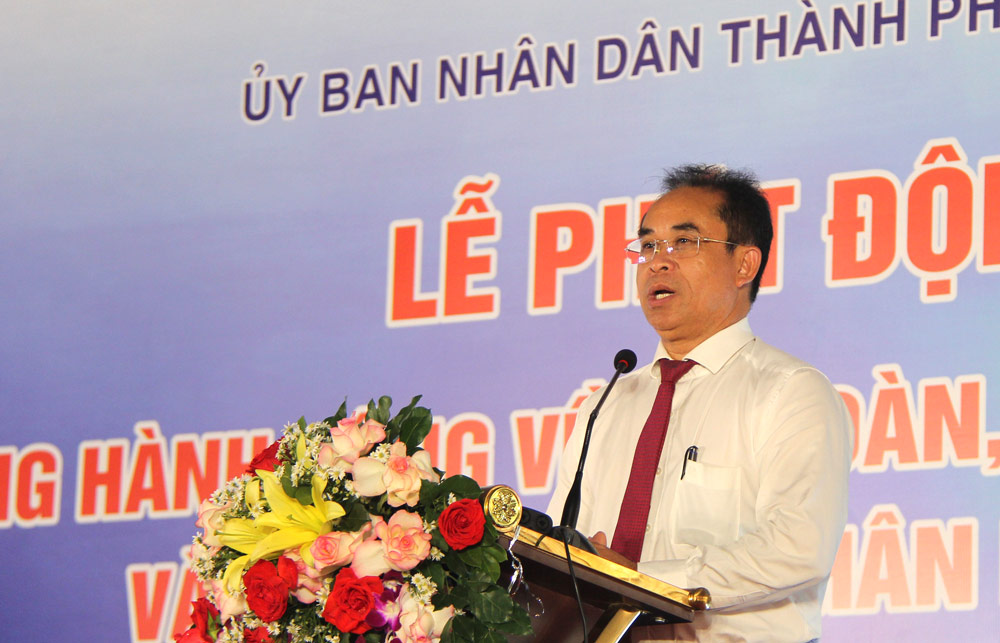 Mr. Tran Anh Tuan - Vice Chairman of Da Nang City People's Committee requested businesses not to put profit above the health and lives of workers. Photo: Tuong Minh