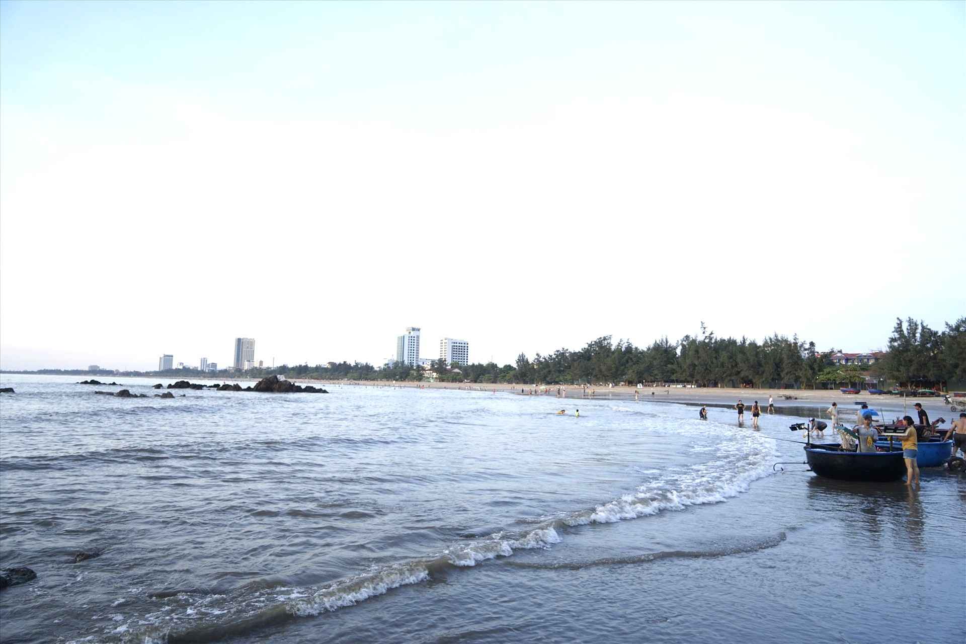 Bình minh trên biển Cửa Lò. Ảnh: Mai Ngân