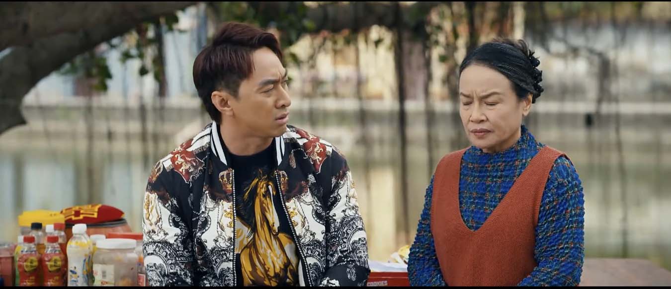 Thắng tung tin đồn xấu về Mai khiến gia đình lo lắng trong tập 18 phim “Ngược đường ngược nắng“. Ảnh: VFC.