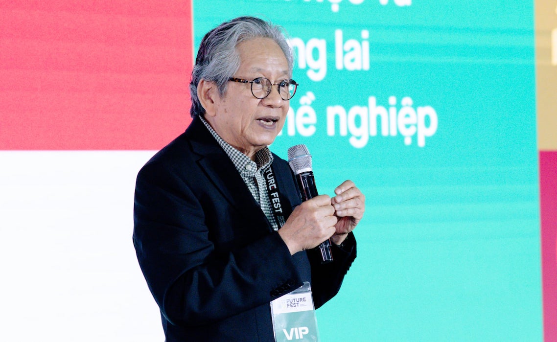 Họa sĩ, dịch giả Trịnh Lữ chia sẻ tại chương trình. Ảnh: BTC