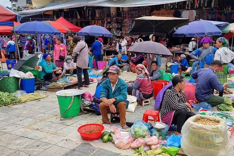 Decision No. 27/2026/QD-UBND of Lao Cai province decentralizing comprehensive management of market activities in the province. Photo: Lao Cai Information Portal