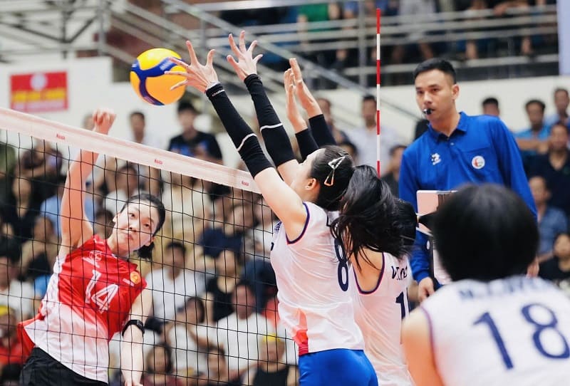 Lê Thanh Thúy (8) đã chơi hiệu quả tại trận bán kết Cúp Hùng Vương 2026. Ảnh: VFV