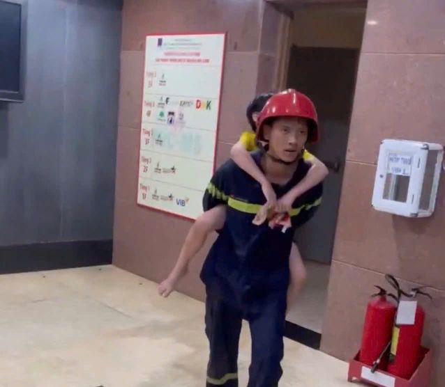 Images of Fire Prevention and Fighting and Rescue forces rescuing escapees. Photo: Police