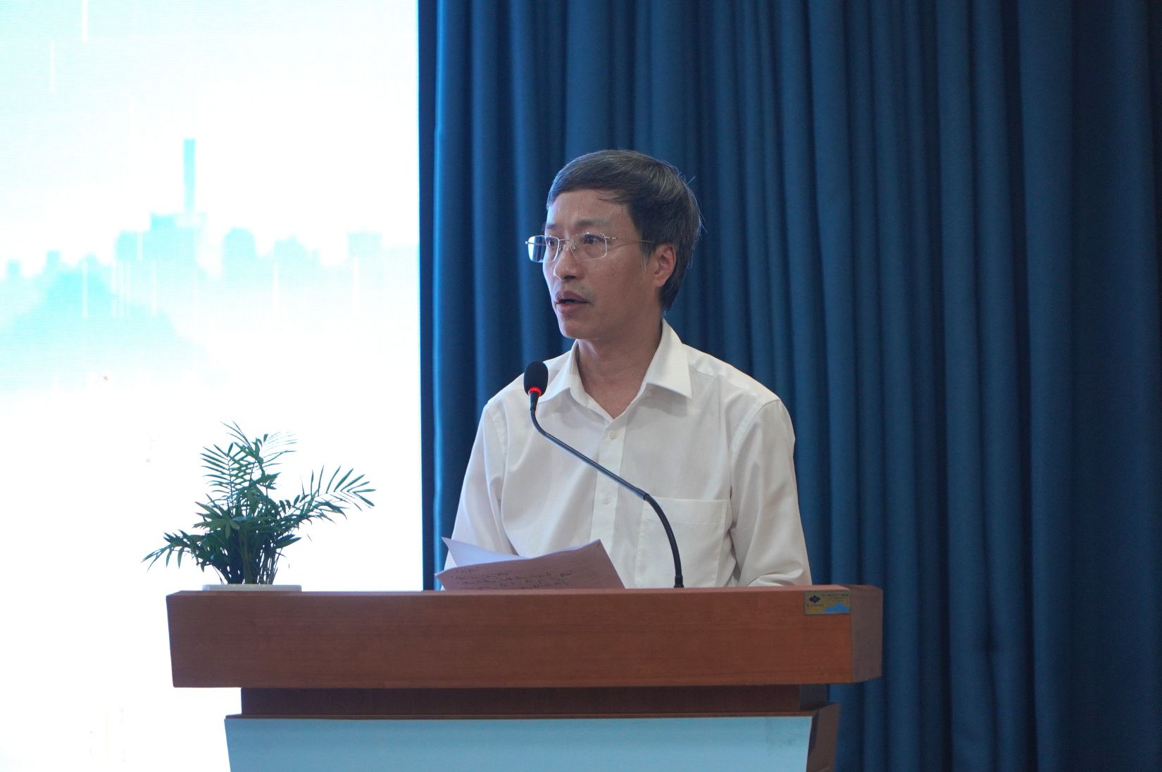 GS.TS Phan Trọng Lân - Viện trưởng Viện Vệ sinh dịch tễ Trung ương (Bộ Y tế) phát biểu tại họp báo