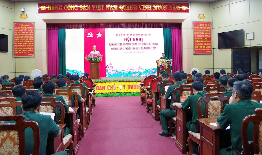 Quang Tri Military Command discusses solutions to overcome limitations. Photo: Quang Tri Military Command