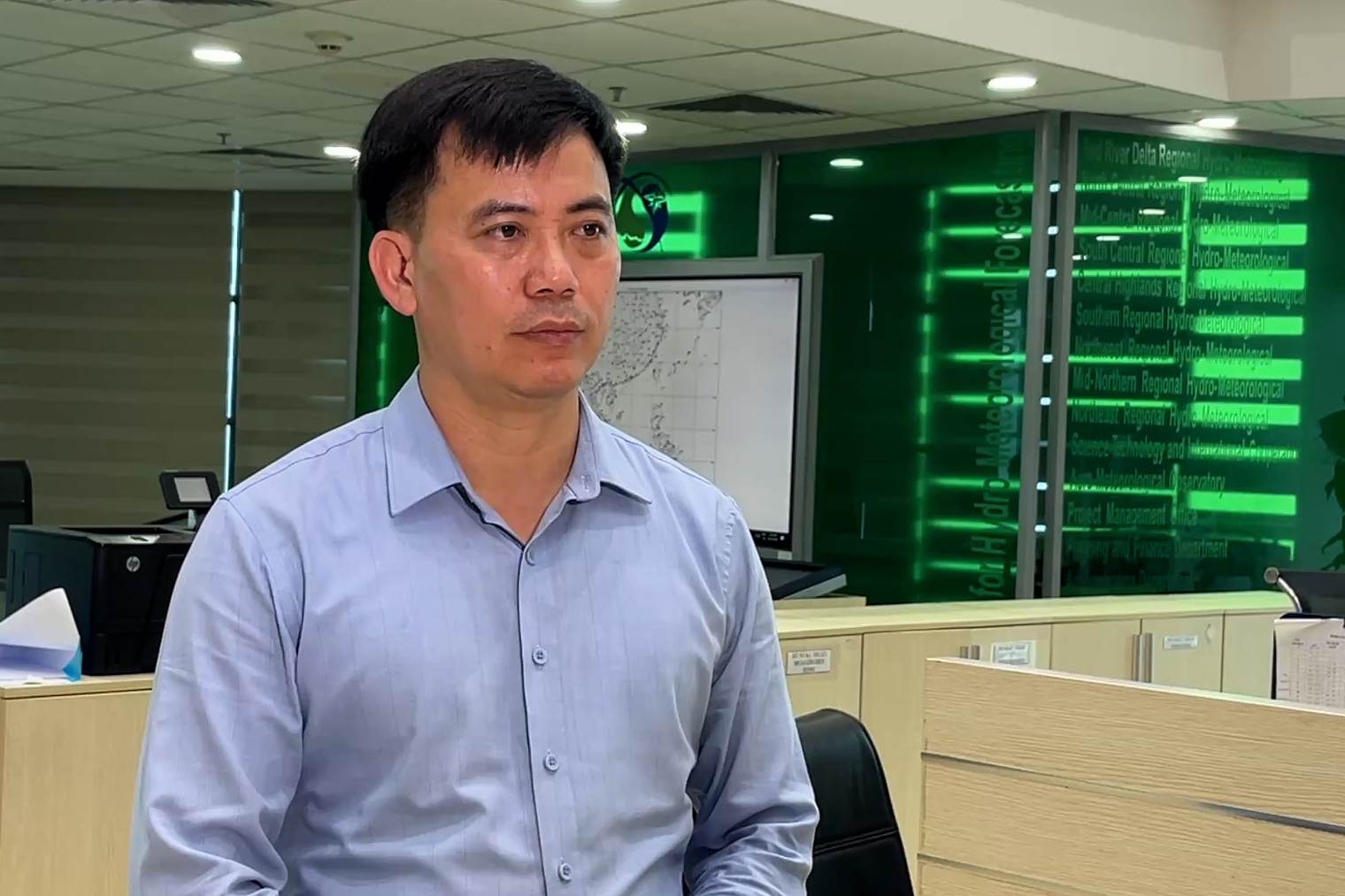 Ông Nguyễn Văn Hưởng cảnh báo trong giai đoạn giao mùa có khả năng xuất hiện những hiện tượng thời tiết nguy hiểm đi kèm trong mưa dông. Ảnh: Quỳnh Hương