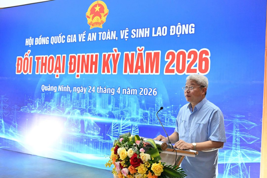 Mr. Nguyen Manh Khuong - Deputy Minister of Home Affairs, Vice Chairman of the National Council for Occupational Safety and Health spoke at the dialogue. Photo: Dinh Phuong