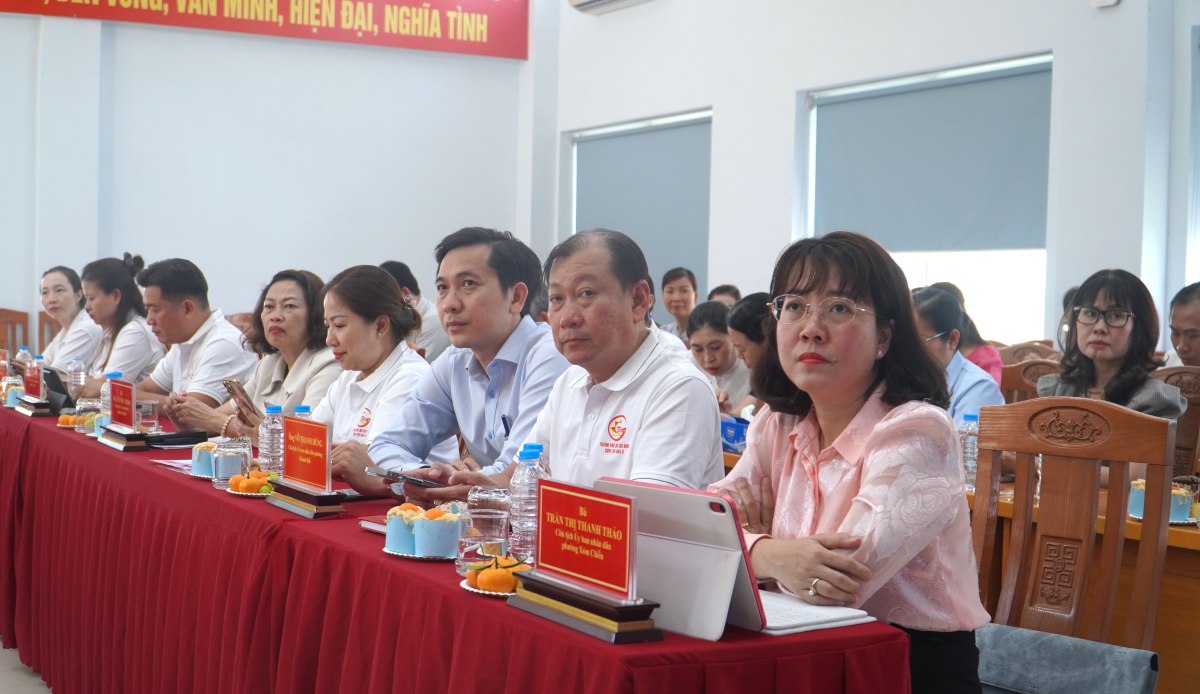 Lãnh đạo các phường thuộc Cụm thi đua 2 TPHCM tham dự lễ ký kết. Ảnh: Minh Tâm