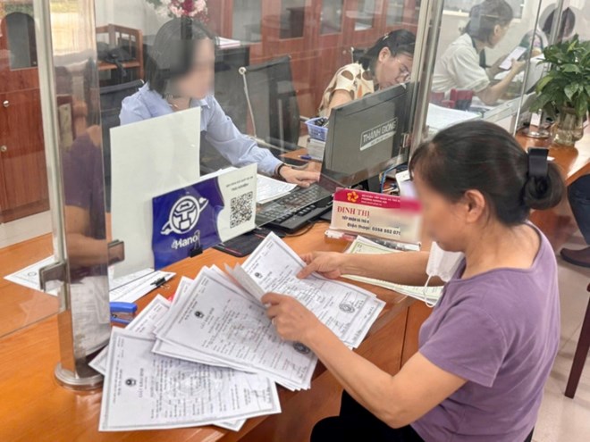 Content related to the arrangement and assignment of non-specialized commune-level personnel received many opinions from readers. Photo: VNA