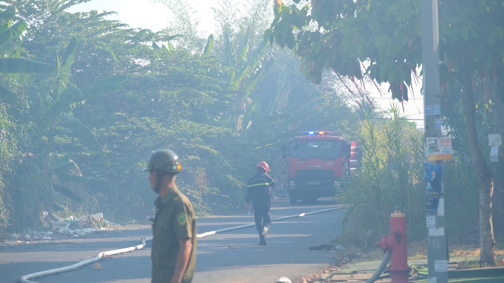 Fire scene causing dense smoke in Can Tho