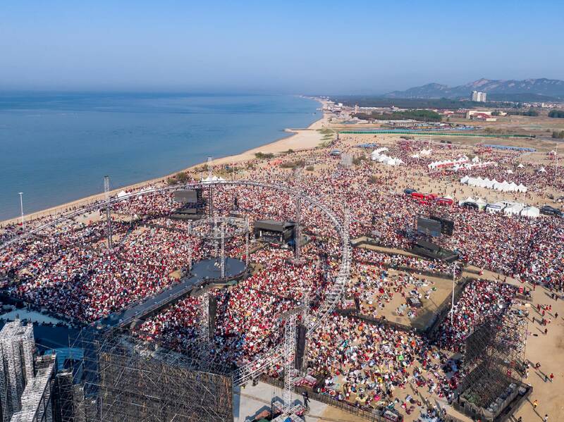 Các concert của ca sĩ Hoa Thần Vũ có quy mô khủng. Ảnh: Xinhua