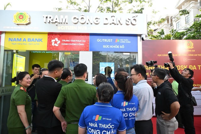 In the overall Digital Citizen Station, the FPT Long Chau pharmacy and vaccination system with a wide network meets all standards of information security and safety. Photo: DVCC