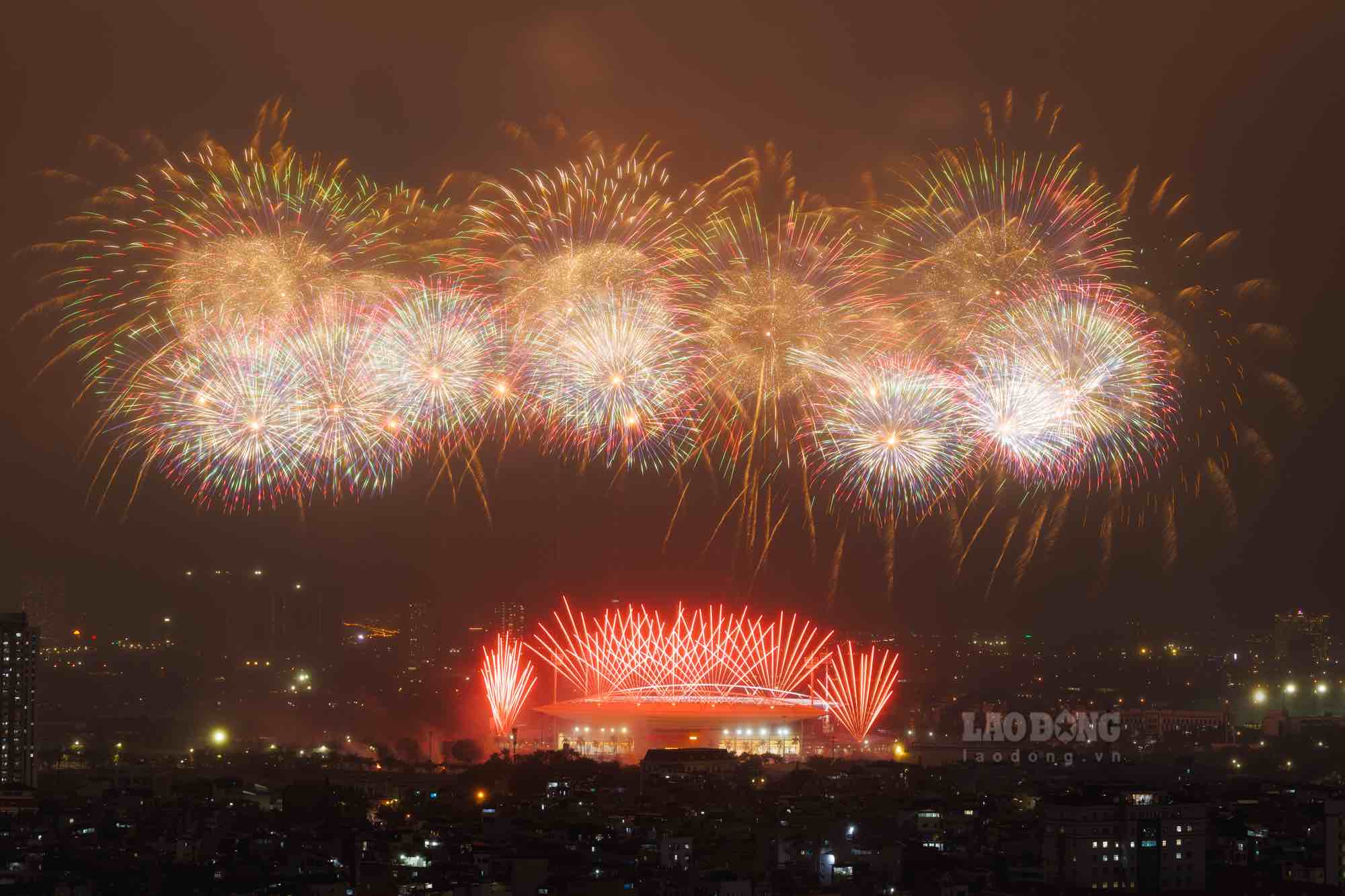 Hanoi organizes fireworks displays in the political art program "Echoes of the Fatherland". Photo: Hai Nguyen