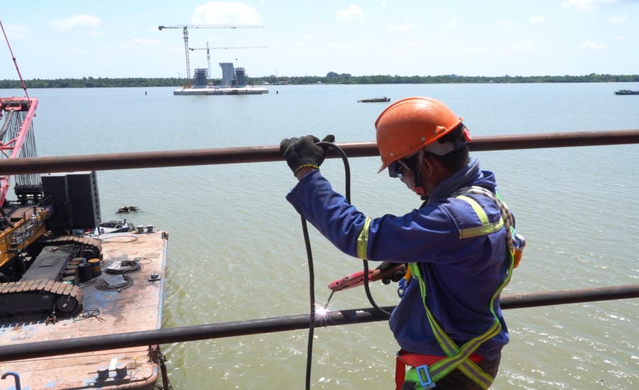 Construction workers of Dai Ngai 1 bridge. Photo: Ta Quang