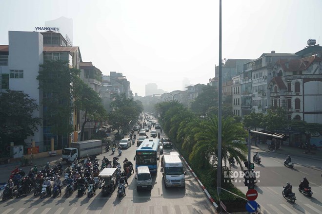 Today's weather forecast helps tourists refer to information before exploring and enjoying outdoor activities. Photo: Ngoc Thuy