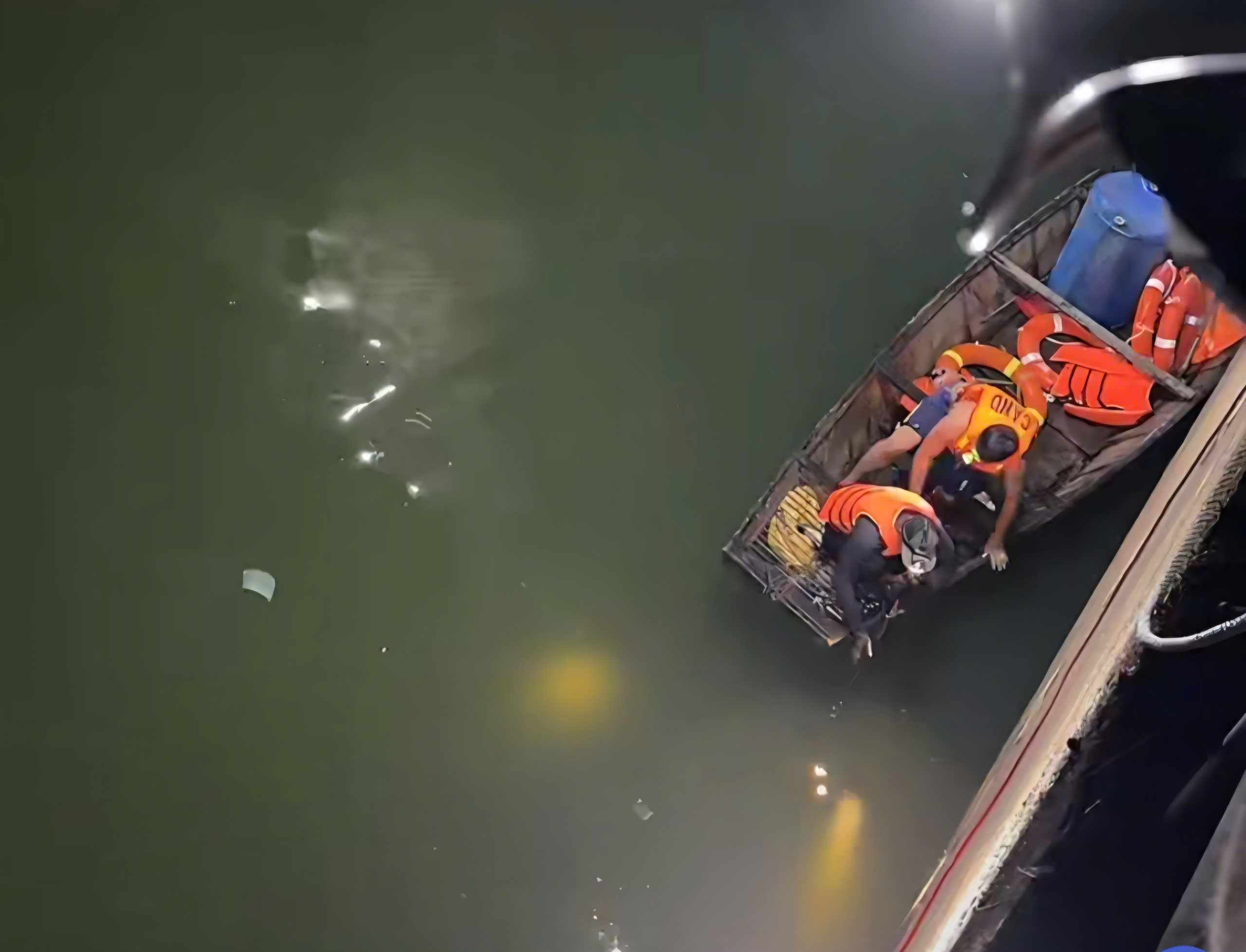 Functional forces of Dak Lak province found the bodies of the victims. Photo: Police provided