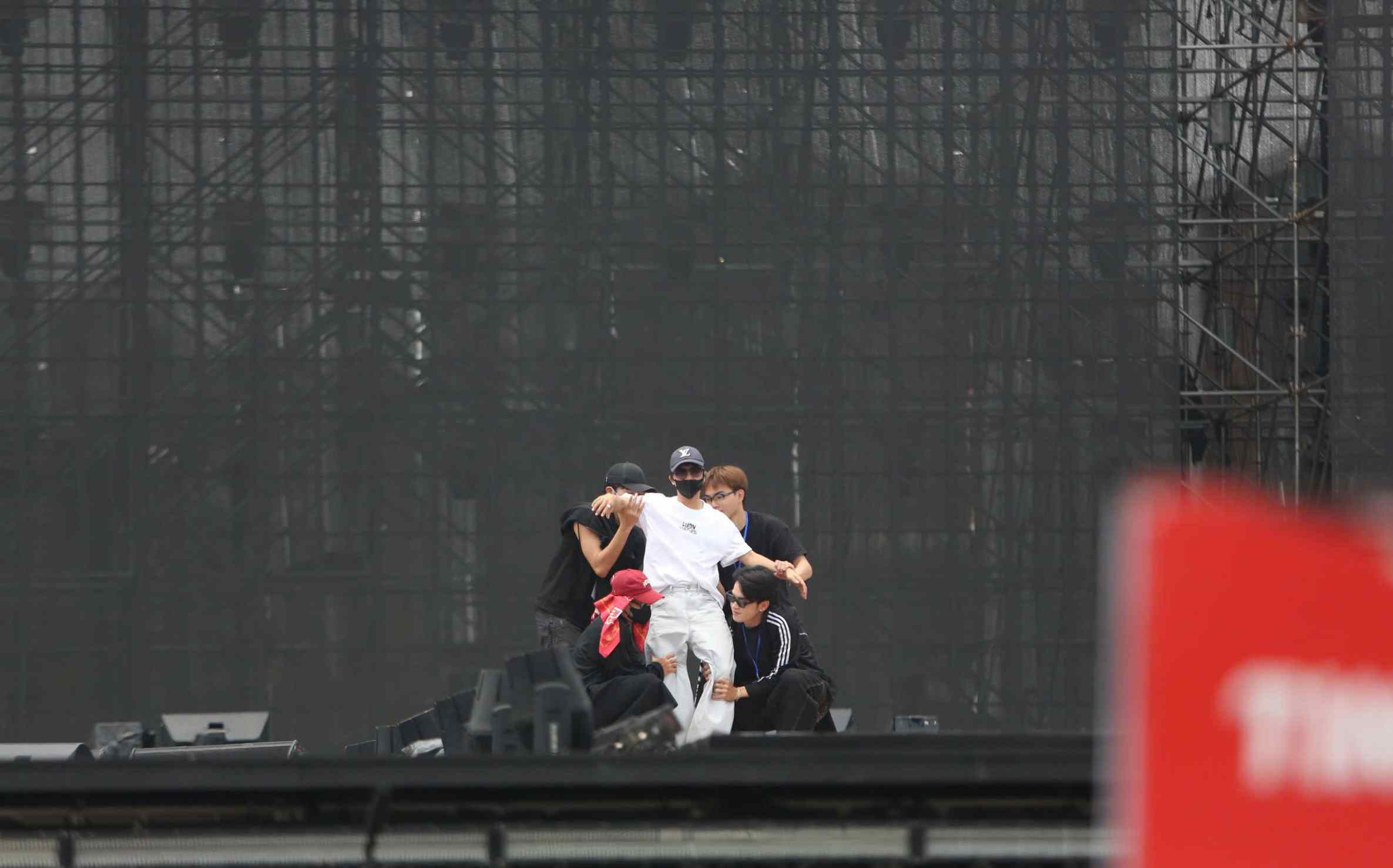 Dàn “anh tài” đang tập luyện. Ảnh: Hoàng Huê