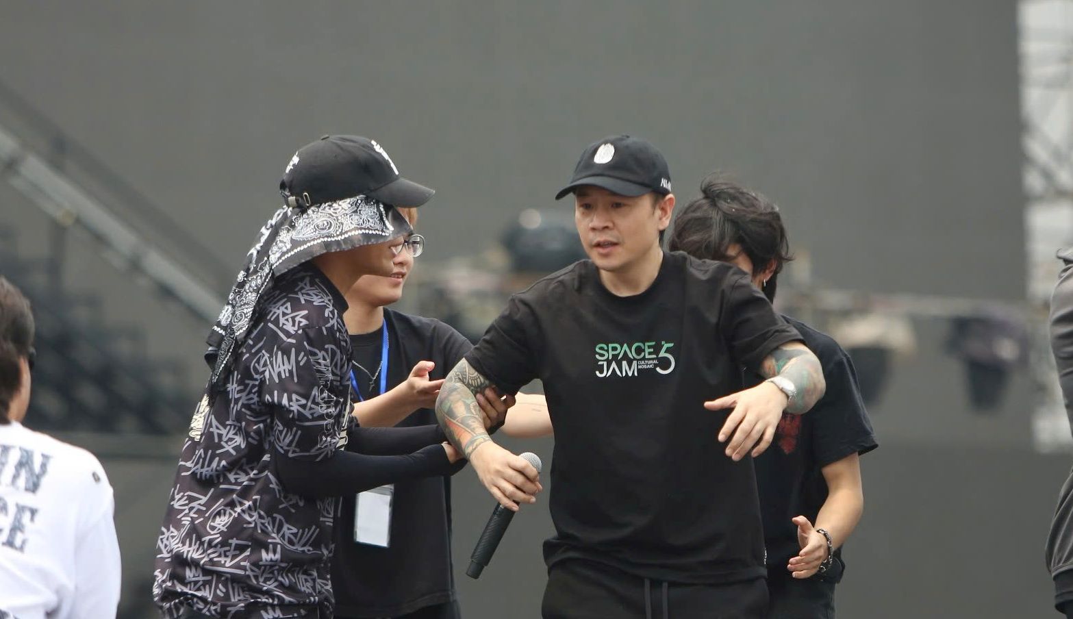 Binz répète le concert "Brother surmonte des milliers d'épines". Photo de : Hoang Hué