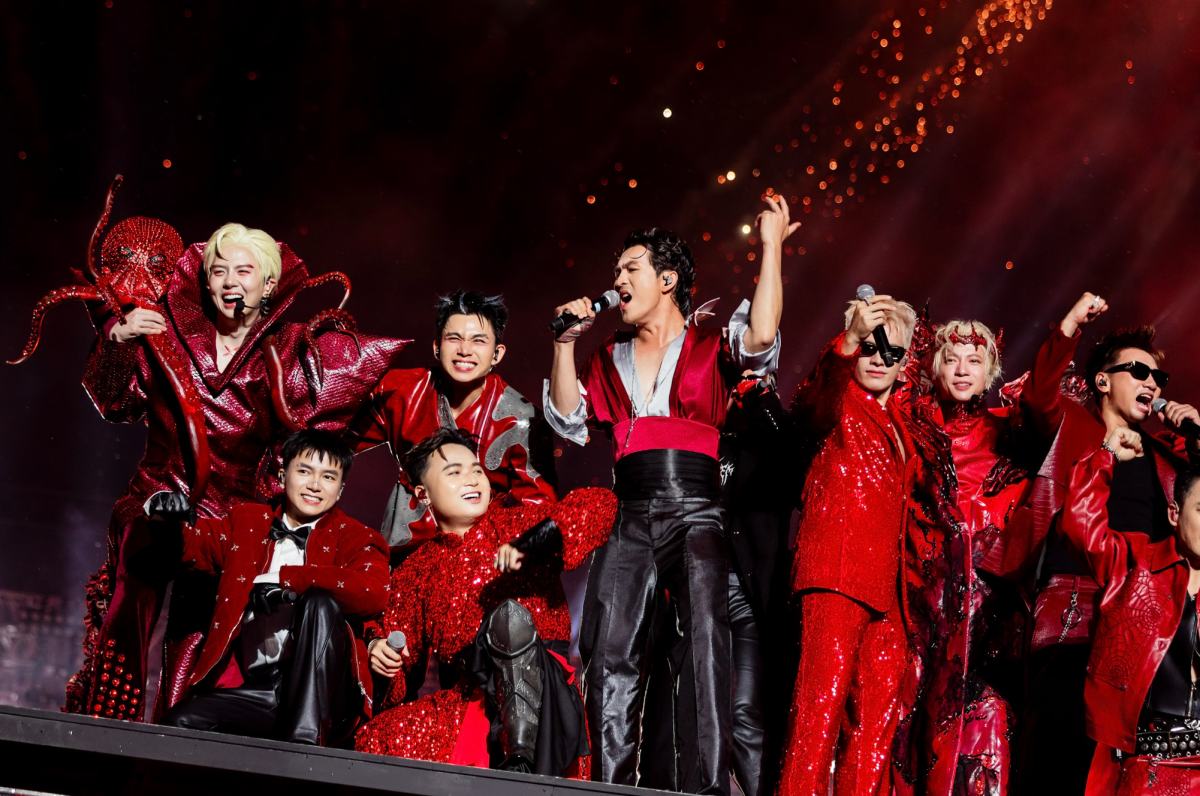 “Hỏa Ca” là mở màn bùng nổ trong mỗi concert Anh trai vượt ngàn chông gai. Ảnh: Ban tổ chức cung cấp