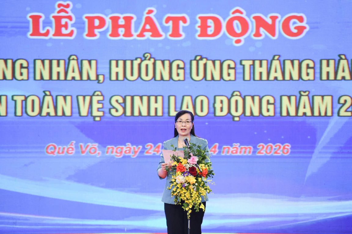 Bà Nguyễn Thị Hà - Chủ tịch Ủy ban Mặt trận Tổ quốc Việt Nam tỉnh Bắc Ninh phát biểu tại lễ phát động. Ảnh: Bảo Hân 