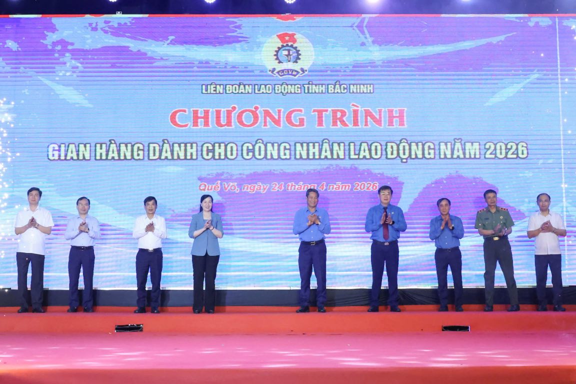 Các đại biểu khai mạc chương trình Gian hàng dành cho công nhân lao động năm 2026. Ảnh: Bảo Hân
