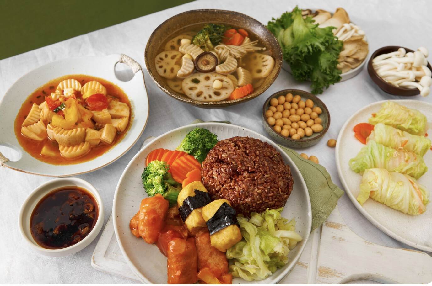 During the holiday, the need for food increases, easily causing digestive disorders. Photo: Thuy Duong