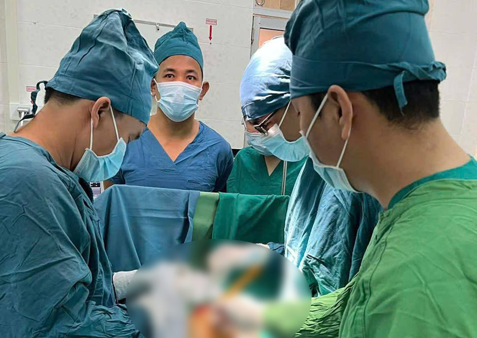 Doctors have just performed endoscopic surgery to save a patient who was stabbed through the chest by a wooden branch. Photo: Hospital provided