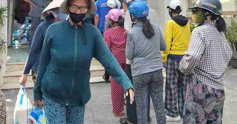 Khánh Hòa: Trao quà Tết ý nghĩa cho người dân