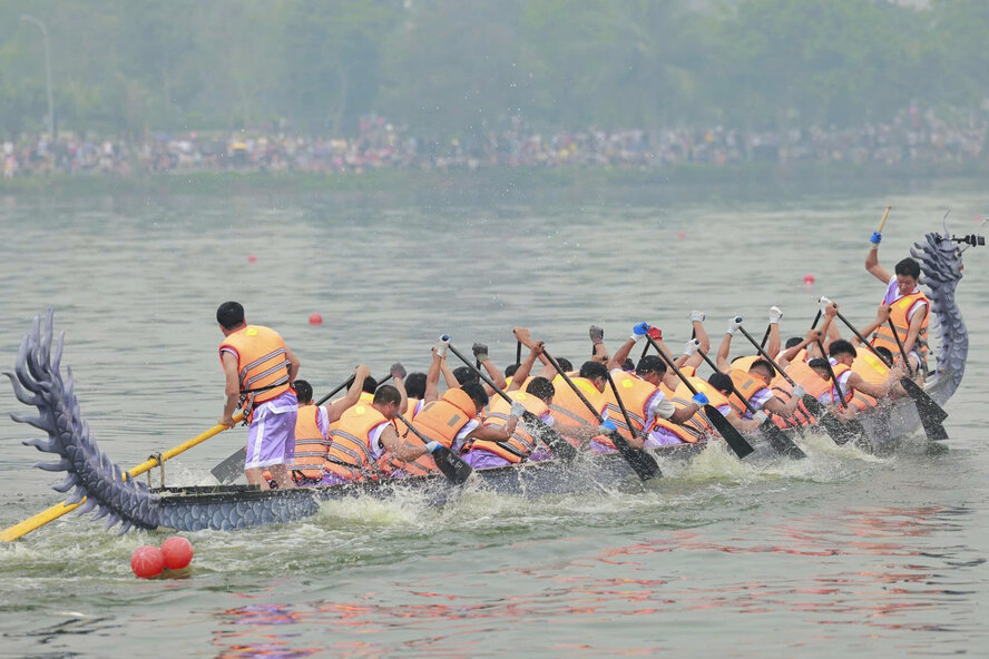 Những màn chèo thuyền đầy dứt khoát và mạnh mẽ. Ảnh: BTC