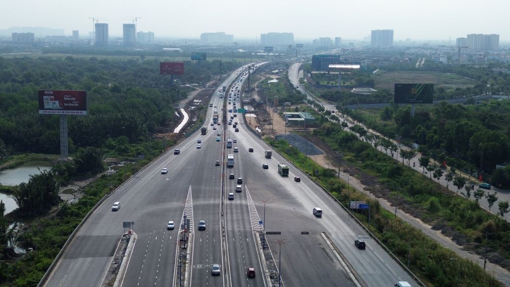 Đến khoảng 9h tình trạng ùn ứ nút giao đã giảm. Ảnh: Anh Tú