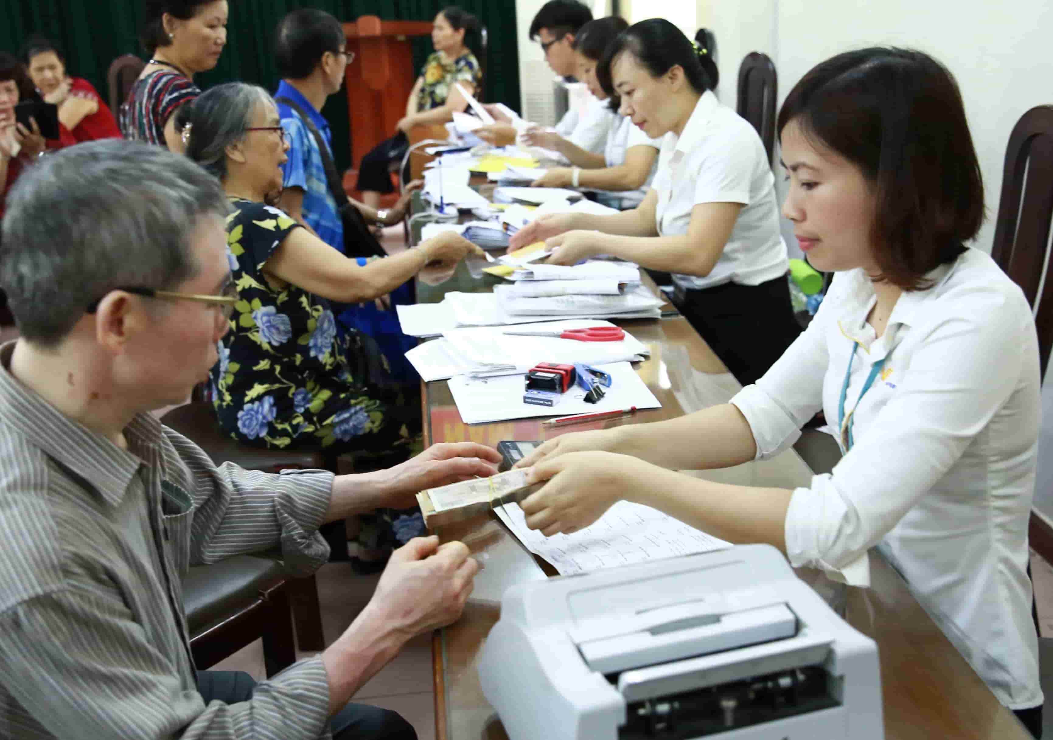 Dù lương cơ sở được điều chỉnh từ ngày 1.7.2026, người đang hưởng lương hưu sẽ không được tăng ngay nếu chưa có quyết định điều chỉnh lương hưu tương ứng. Ảnh: Hải Nguyễn.

