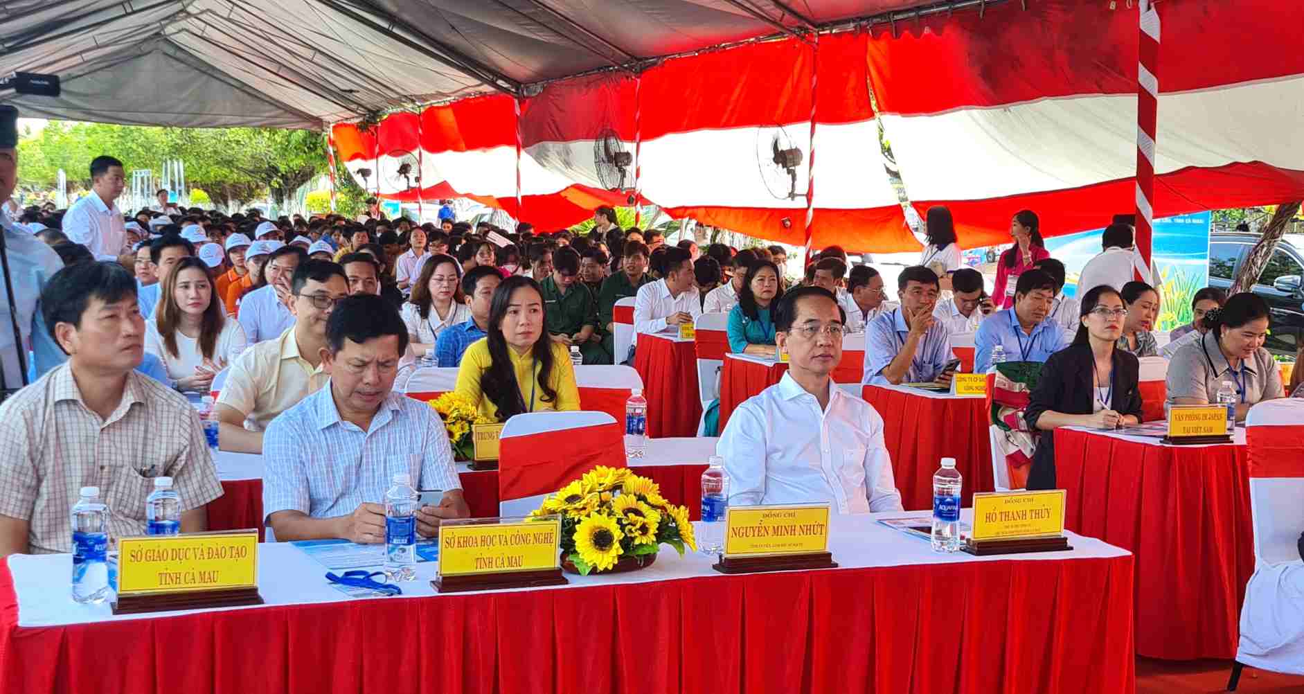 Lãnh đạo tỉnh Cà Mau dự Ngày hội việc làm tỉnh Cà Mau lần thứ I năm 2026. Ảnh: Nhật Hồ.