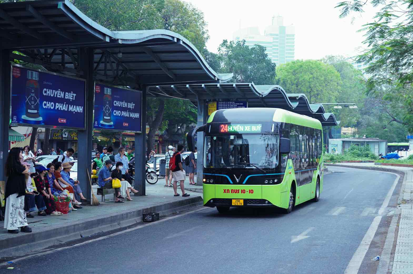 Transerco provides information about bus schedules for holidays. Photo: Giang Vo