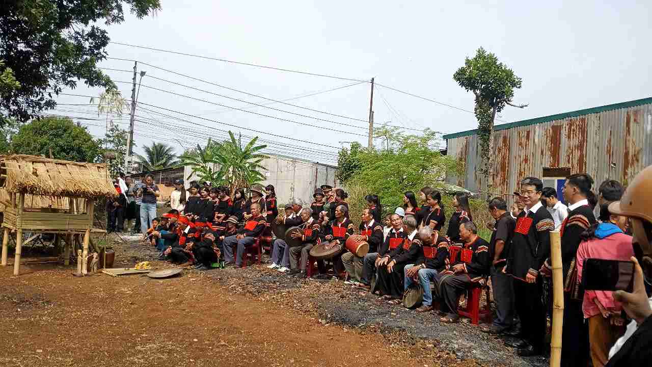 Scene of recreating the rain praying ceremony of the E De ethnic minority in Thanh Nhat ward (Dak Lak province). Photo: Bao Trung