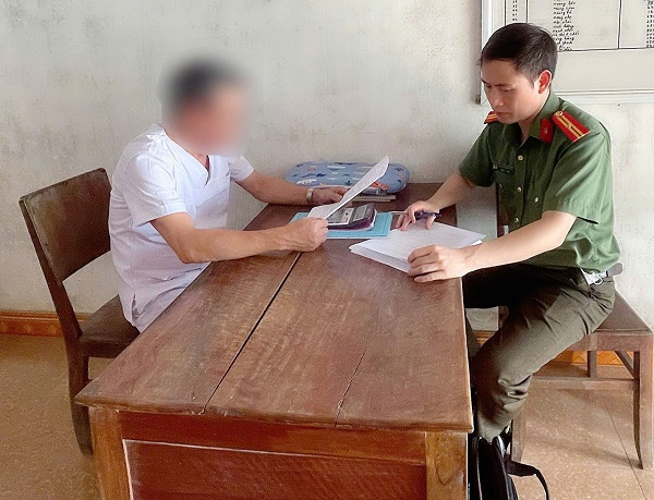 Đối tượng bị công an xã Lạc Thuỷ, Phú Thọ yêu cầu gỡ bỏ thông tin xấu, độc trên facebook. Ảnh: Công an Phú Thọ