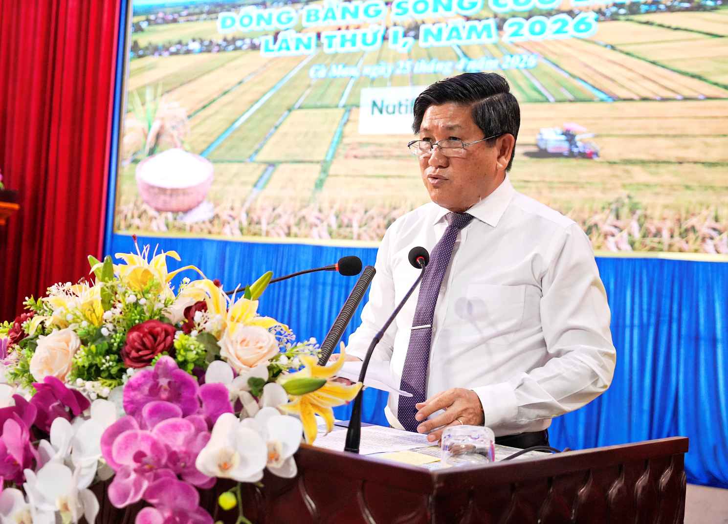 Phó Chủ tịch UBND tỉnh Cà Mau Lê Văn Sử phát biểu khai mạc Hội thi Gạo ngon Đồng bằng sông Cửu Long lần thứ I. Ảnh: Nhật Hồ.