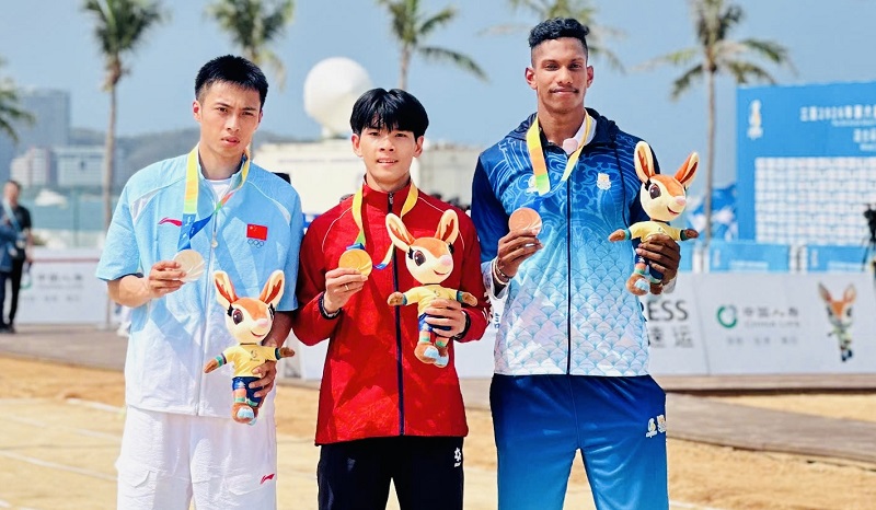 Athlete Pham Van Nghia won another gold medal in athletics for the Vietnamese Sports Delegation. Photo: Manh Hieu