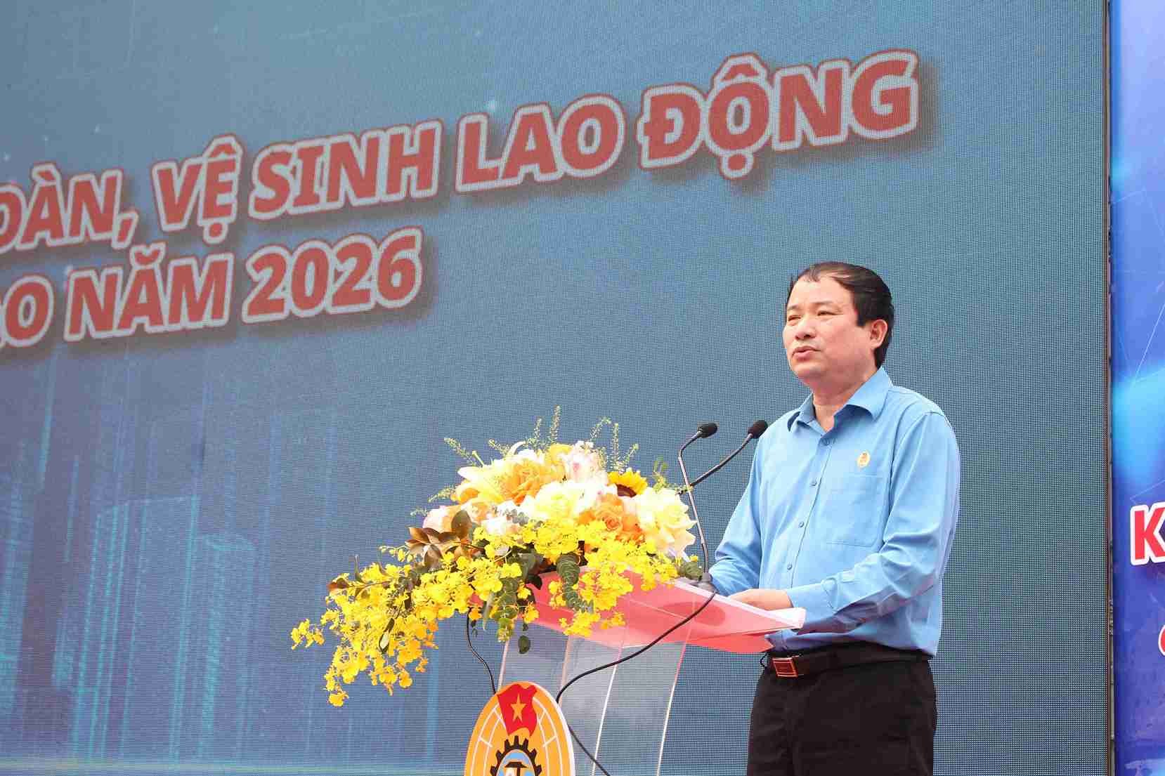 Ông Nguyễn Anh Tuân - Chủ tịch Liên đoàn Lao động TP Hải Phòng phát biểu khai mạc chương trình.