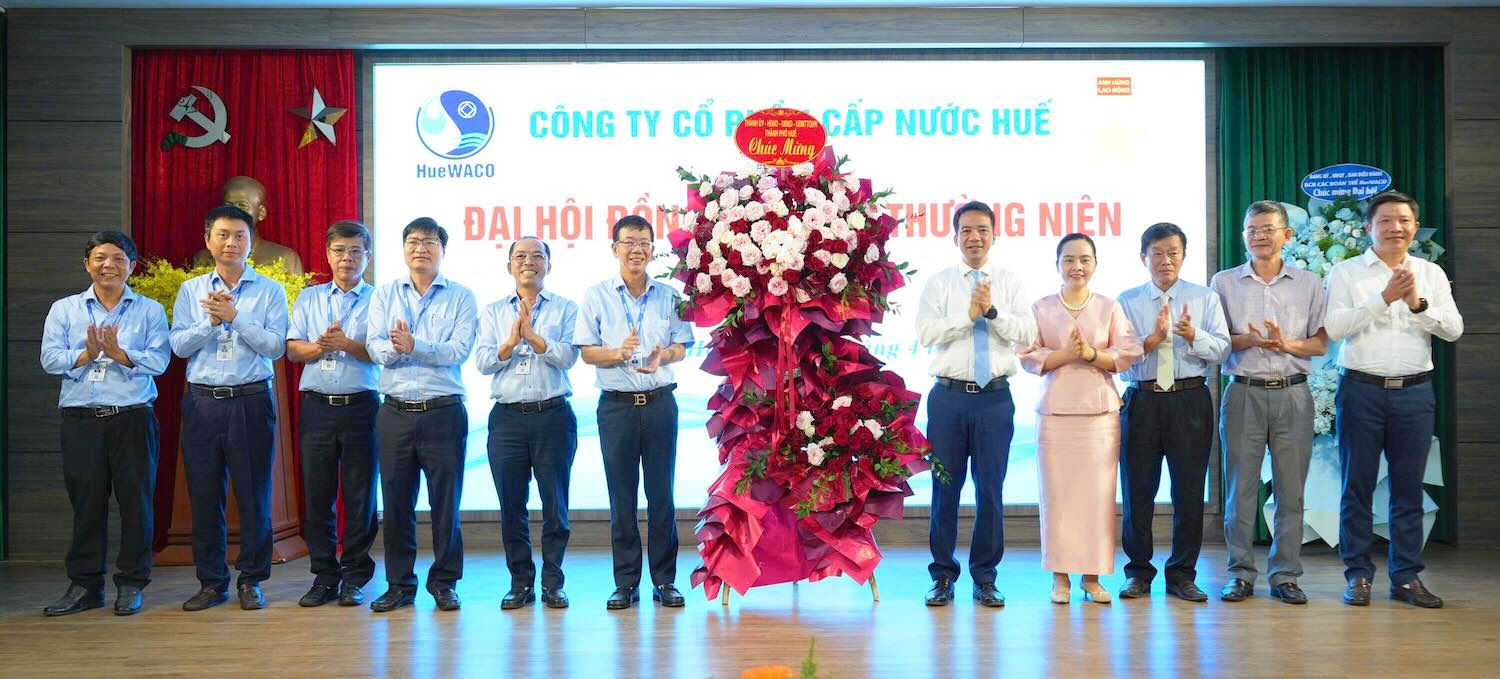 Workers are an important driving force for Hue Water Supply to move towards digital businesses before 2027. Photo: Ha My.