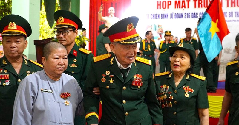 Huyền thoại tình báo Tu Càng gần 100 tuổi dự họp mặt đồng đội